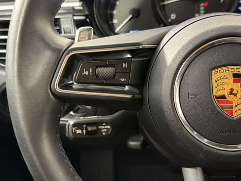 Certified 2024 Porsche Macan AWD/4WD image 17