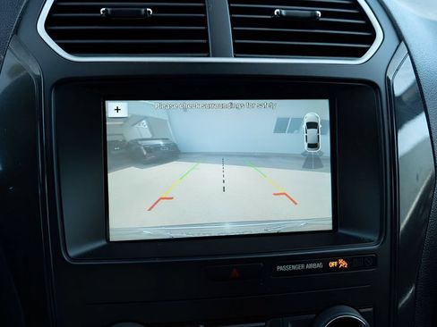 Used 2018 Ford Explorer XLT w/ Equipment Group 201A FWD image 23