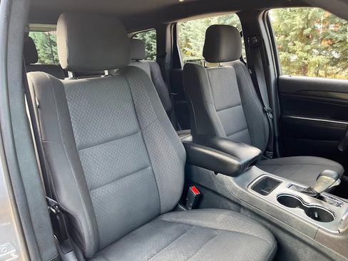 Used 2018 Jeep Grand Cherokee Laredo image 40