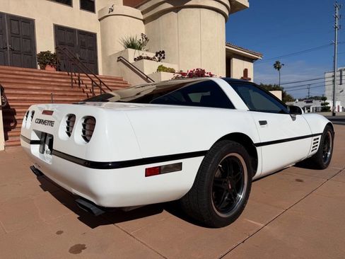 Used 1992 Chevrolet Corvette Coupe image 3