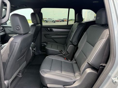 Used 2025 Buick Enclave Sport Touring w/ LPO, Floor Liner Package FWD image 14