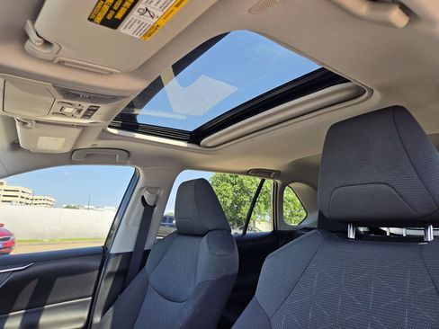 Used 2025 Toyota RAV4 XLE w/ Convenience Package FWD image 29