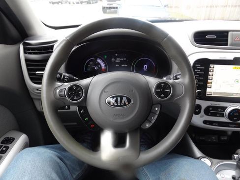 Used 2016 Kia Soul EV image 11