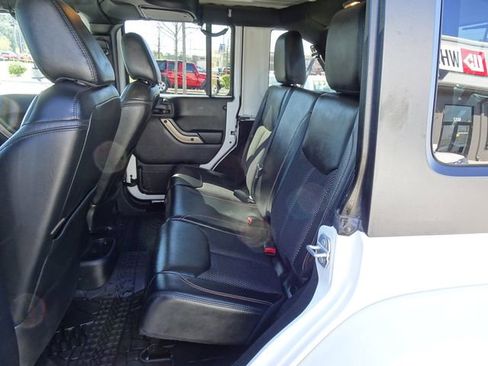 Used 2016 Jeep Wrangler Unlimited Sahara image 12