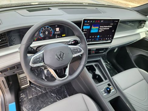 New 2026 Volkswagen Tiguan SE R-Line image 9