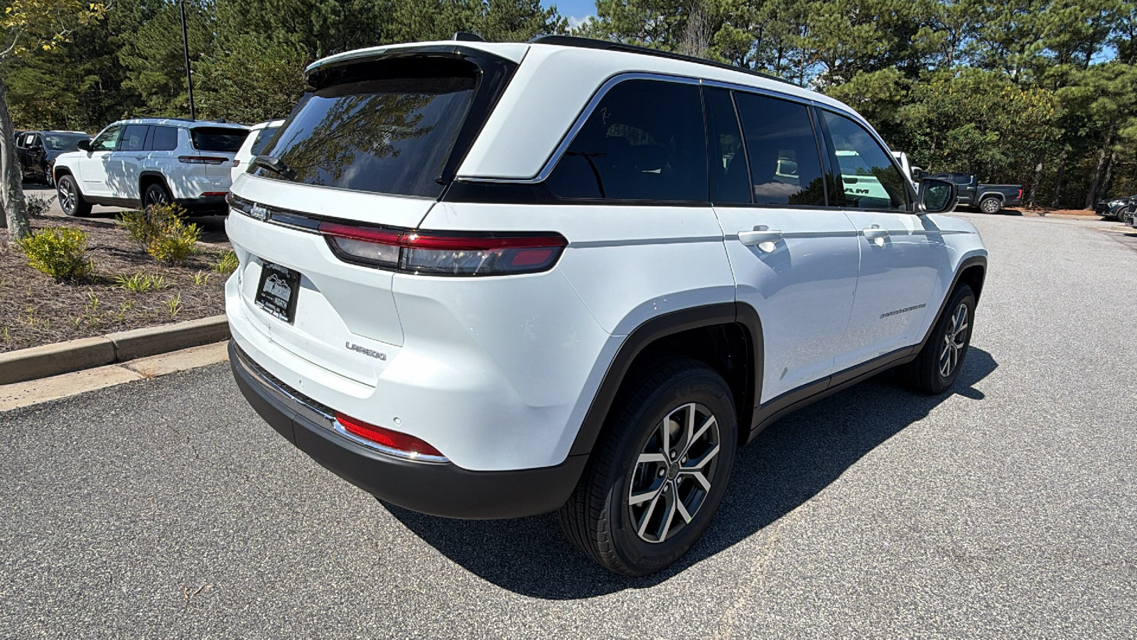 New 2027 Jeep Grand Cherokee Laredo X AWD/4WD image 8