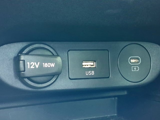 Used 2025 Hyundai Elantra SEL FWD image 22