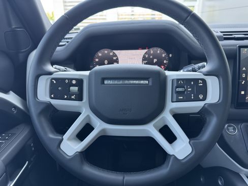Certified 2025 Land Rover Defender 110 X-Dynamic SE AWD/4WD image 16