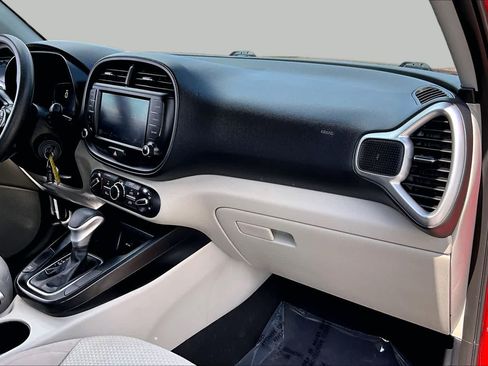 Used 2023 Kia Soul LX FWD image 18