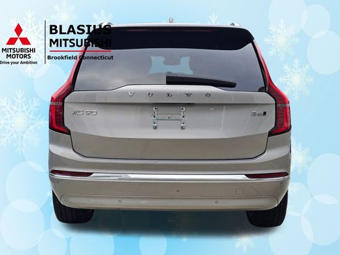 Used 2025 Volvo XC90 B6 Plus image 9