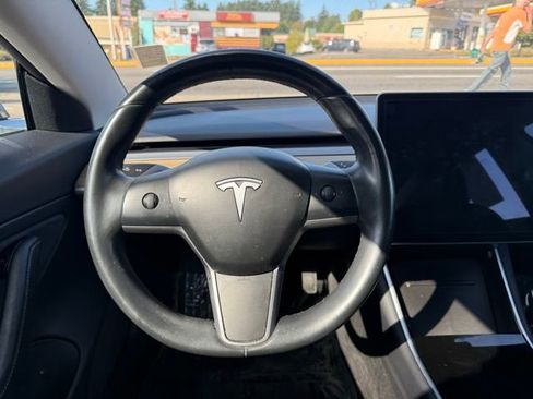 Used 2018 Tesla Model 3 Long Range image 9