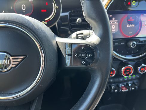 Used 2022 MINI Cooper 2-Door Hardtop image 19