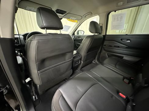 Used 2025 Nissan Pathfinder SL AWD/4WD image 25