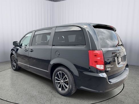 Used 2018 Dodge Grand Caravan SE FWD image 10