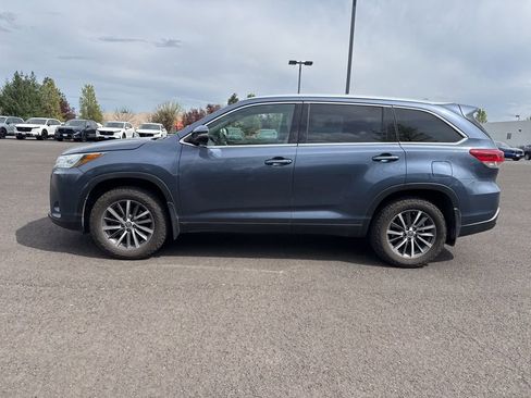 Used 2019 Toyota Highlander XLE image 4