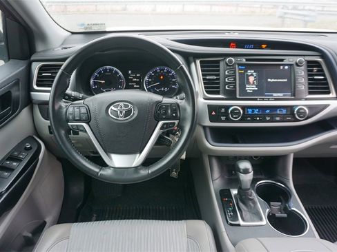 Used 2019 Toyota Highlander Plus image 5