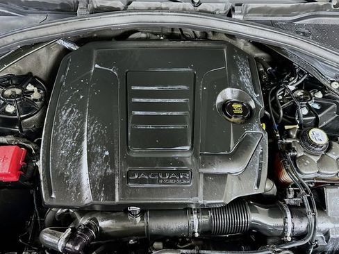 Used 2020 Jaguar F-PACE Checkered Flag image 31