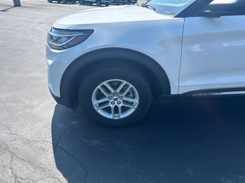 Used 2025 Ford Explorer Active AWD/4WD image 4