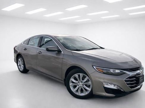 Used 2022 Chevrolet Malibu LT image 1