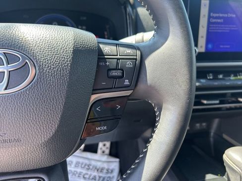 Used 2025 Toyota Camry SE FWD image 19