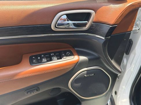 Used 2017 Jeep Grand Cherokee Summit AWD/4WD image 7