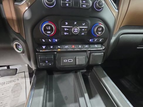 Used 2021 Chevrolet Silverado 3500 High Country w/ Z71 Off-Road Package AWD/4WD image 15