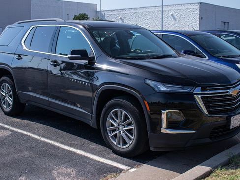 Used 2023 Chevrolet Traverse LT FWD image 3