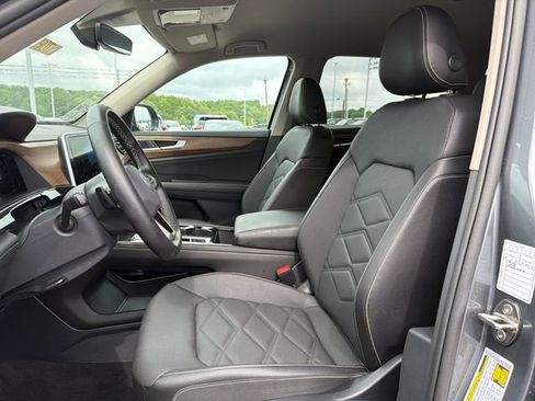 Used 2025 Volkswagen Atlas SE AWD/4WD image 21