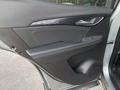 Used 2023 Buick Envision Essence image 19