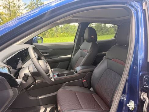 Used 2025 Nissan Kicks SR w/ SR Premium Package FWD image 6