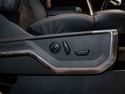 Used 2026 Ford F350 Platinum w/ Platinum Plus Package image 27