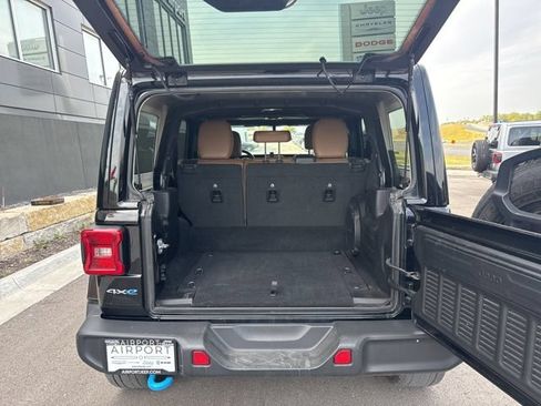 Used 2022 Jeep Wrangler Unlimited Sahara AWD/4WD image 9