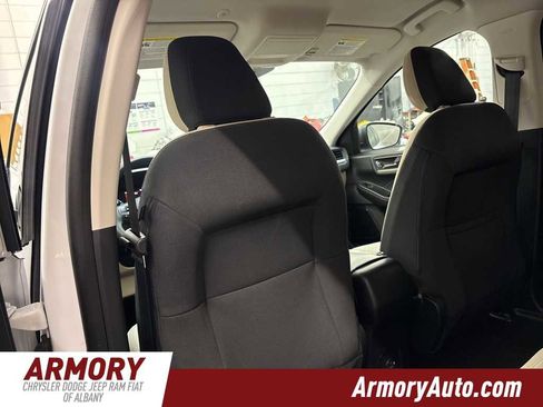 Used 2022 Ford Escape SE image 25