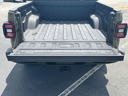 Used 2025 Jeep Gladiator Sport AWD/4WD image 18