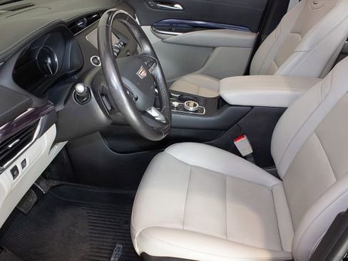 Used 2023 Cadillac XT4 Luxury w/ Cold Weather Package AWD/4WD image 20