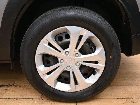 Used 2024 Chevrolet Trax LS w/ Driver Confidence Package FWD image 12