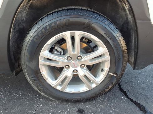 Used 2023 GMC Terrain SLE image 24