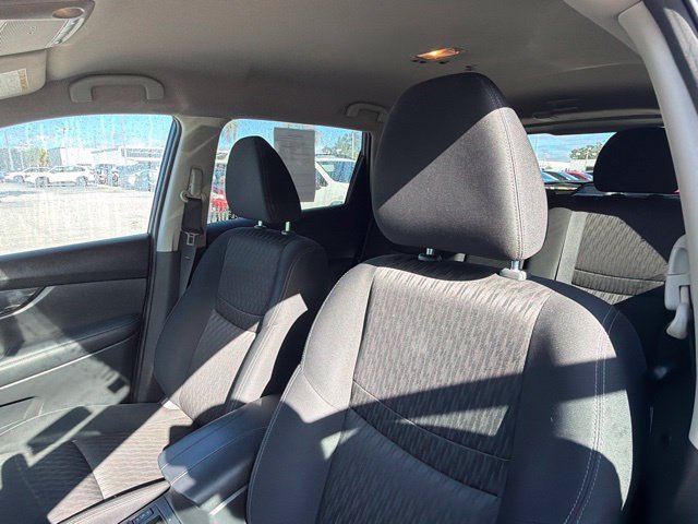 Used 2017 Nissan Rogue SV w/ SV Premium Package AWD/4WD image 7