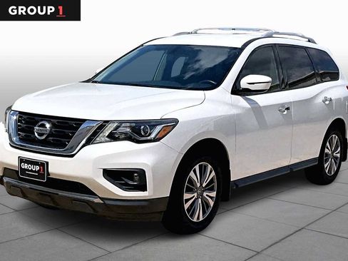 Used 2017 Nissan Pathfinder SV image 1