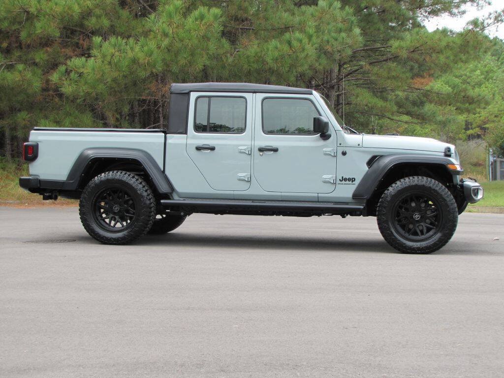 Used 2023 Jeep Gladiator Sport AWD/4WD image 4
