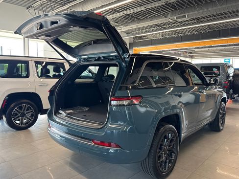 New 2026 Jeep Grand Cherokee Summit w/ Obsidian Package AWD/4WD image 20