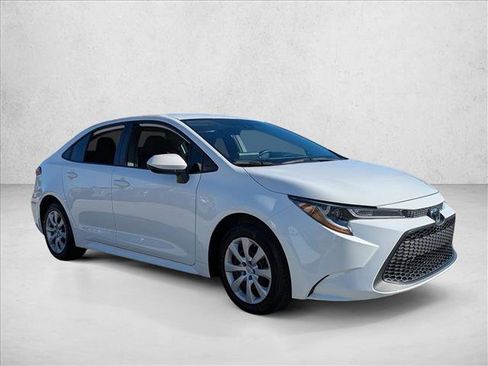 Certified 2022 Toyota Corolla LE image 3