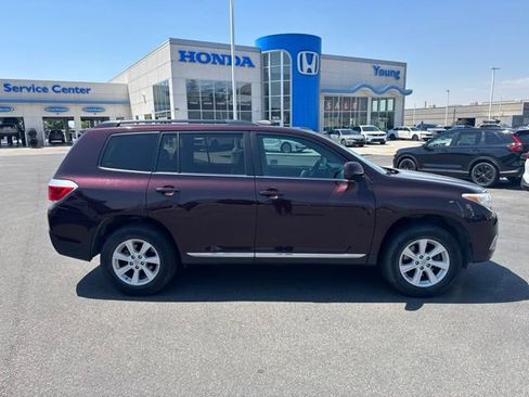 Used 2012 Toyota Highlander SE w/ Tow Pkg AWD/4WD image 2