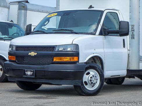 Used 2024 Chevrolet Express 3500 w/ Power Convenience Package RWD image 3