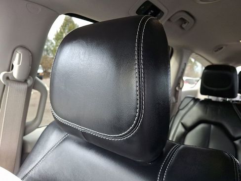 Certified 2024 Chrysler Pacifica Touring-L FWD image 18
