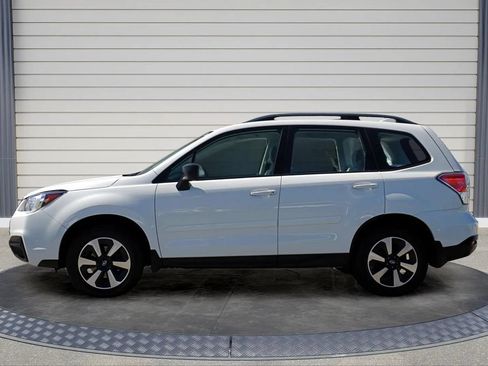 Used 2017 Subaru Forester 2.5i w/ Alloy Wheel Package AWD/4WD image 4