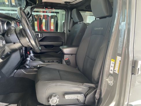 Used 2018 Jeep Wrangler Unlimited Sahara image 18