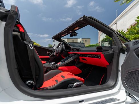 Used 2024 Lamborghini Huracan EVO AWD/4WD image 19