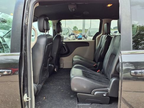 Used 2017 Dodge Grand Caravan SXT FWD image 9