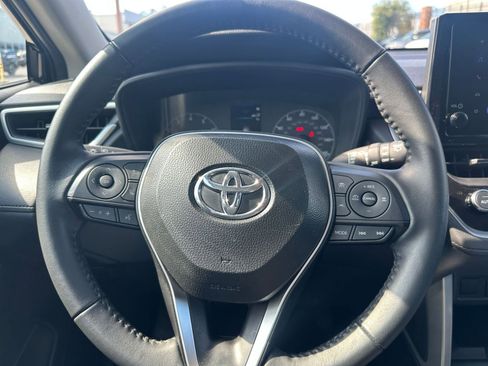 Used 2025 Toyota Corolla Cross LE image 27